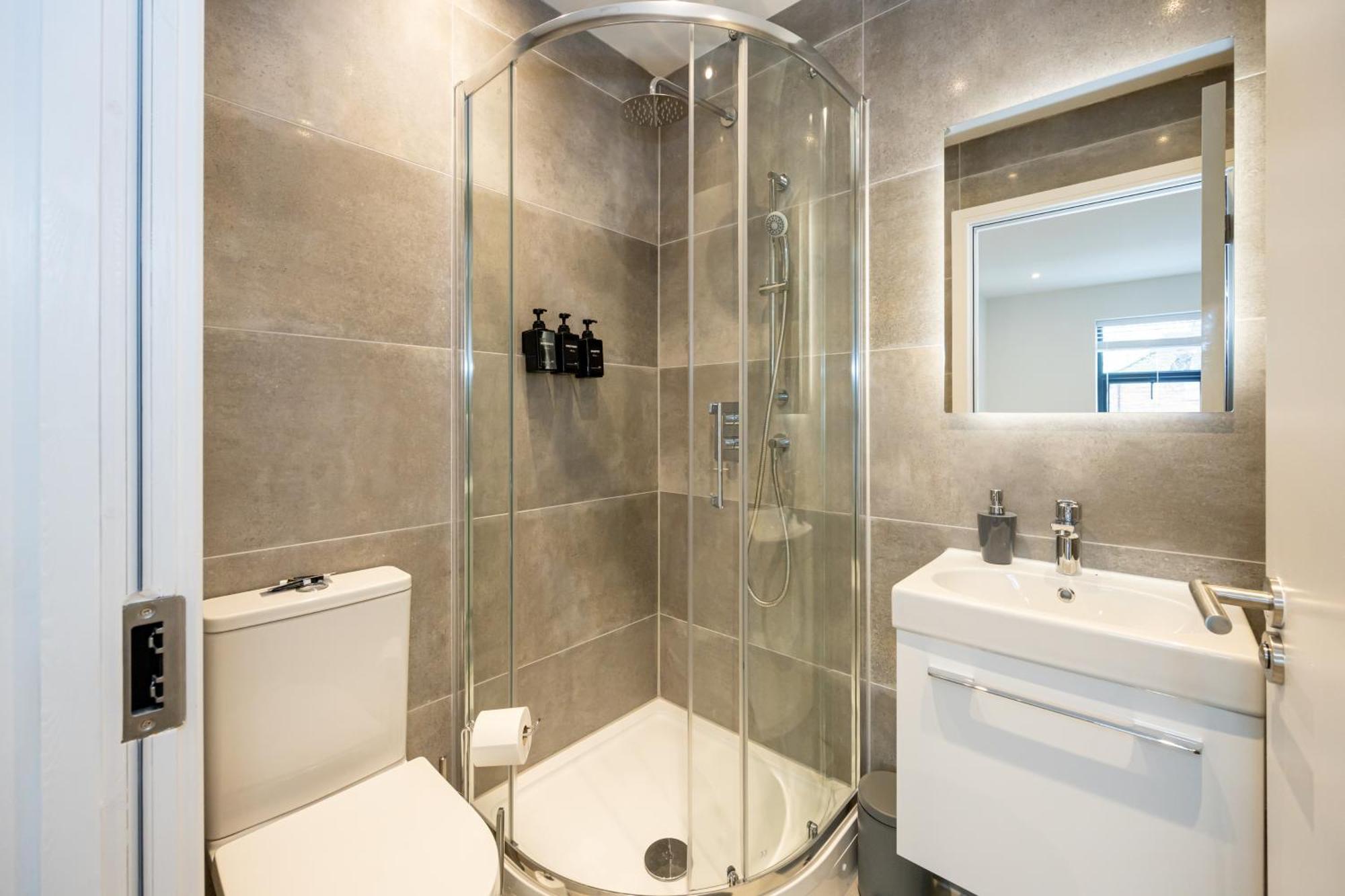 Modern 2 Bed Near Wythenshawe Hospital And Manchester Airport With Parking Buitenkant foto